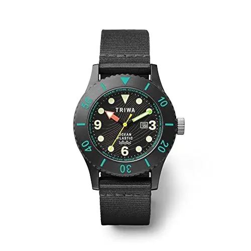 Produktbild: TRIWA Armbanduhr Classic Ocean Plastic SUB Watch - Orca, minimalistisch, Retro-inspiriertes Design, Japanisches Quarzwerk, nachhaltig, bis zu 10 bar wasserdicht, schwarz, blau, Gehäusegröße: 40 mm