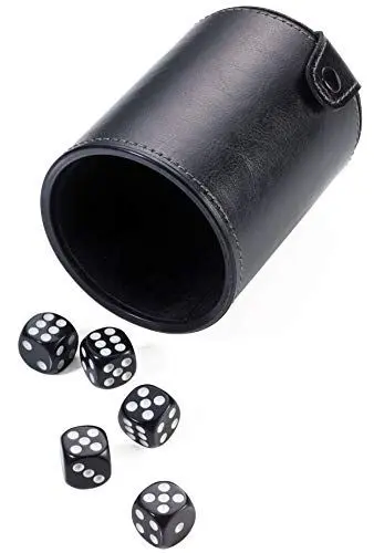 Produktbild: TROIKA WÜRFEL to GO – GAM60/BK – Würfelbecher – Reisespiel, Würfelspiel – mit 5 Würfeln (schwarz mit weißen Augen) – Würfel verstaubar im Fach am Boden des Bechers Original