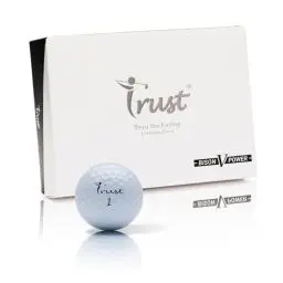 Produktbild: Trust Golfbälle Bison V Power - Für ambitionierte Golfer: Extreme Weite unter 169 km/h, präzise Kontrolle, angenehmes Schlaggefühl, mit Urethanhülle, 3-Piece Dynamischer Kern, 12 Bällen, Perlweiß