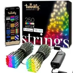 Produktbild: Twinkly Strings 250 LED RGB+ Weiß, LED-Lichterkette, Smarte LEDs für den Innen- und Außenbereich, Kompatibel mit Alexa und Google Home, IP44, App-Steuerung, Schwarzes Kabel, 20m