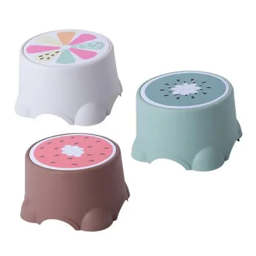 Produktbild: ULDIGI Hocker Für Jungen Und Mädchen Leicht Tragbar Cartoon-Stil Niedriger Haushaltshocker Sicher Für Kinder Multifunktional Zufällige Farbe