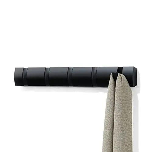 Produktbild: Umbra Flip 5 Garderobenhaken – Moderne, Schlichte und Platzsparende Garderobenleiste mit 5 Beweglichen Haken für Jacken, Mäntel, Schals, Handtaschen und Mehr, Schwarz
