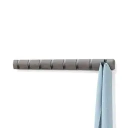 Produktbild: Umbra Flip 8 Garderobenhaken - Moderne, Schlichte und Platzsparende Garderobenleiste mit 8 Beweglichen Haken für Jacken, Mäntel, Schals, Handtaschen und Mehr, Grau/Zinnfarben