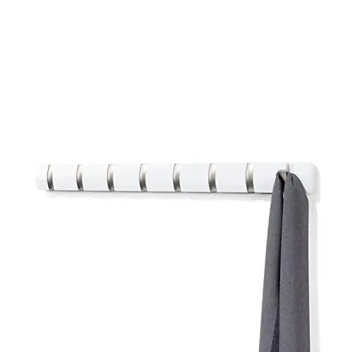 Produktbild: Umbra Flip 8 Garderobenhaken – Moderne, Schlichte und Platzsparende Garderobenleiste mit 8 Beweglichen Haken für Jacken, Mäntel, Schals, Handtaschen und Mehr, Hochglanz Weiß