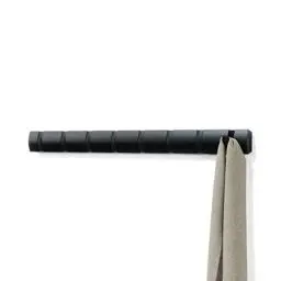 Produktbild: Umbra Flip 8 Garderobenhaken – Moderne, Schlichte und Platzsparende Garderobenleiste mit 8 Beweglichen Haken für Jacken, Mäntel, Schals, Handtaschen und Mehr, Schwarz