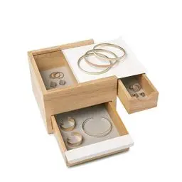 Produktbild: Umbra Stowit Mini Design Schmuckkasten – moderne Schmuck Box mit Geheimfächern für Ringe, Armbänder, Uhren, Halsketten, Ohrringe und Accessoires, Holz / Metall, Weiß / Natur, Klein