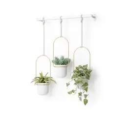 Produktbild: Umbra Triflora Vase, Hängeblumentopf, Wandvase, Blumenampel für Wand-und Deckenanbrinung, Melamin, Metall, Weiss/Messing, 3er Set