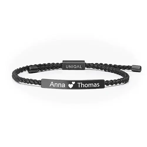 Produktbild: UNIQAL | Personalisiertes Armband mit Gravur 'FINESSE' für Herren und Damen | Edelstahl und geflochtenes Band | Verstellbar | Handgemacht in Deutschland | Gratis Etui (Schwarz)