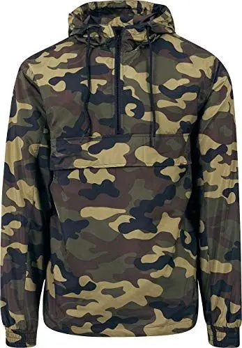 Produktbild: Urban Classics Herren Überziehjacke Camo Pull Over Windbreaker mit Reißverschluss, Brusttasche und Känguru-Tasche - Farbe woodcamo, Größe M