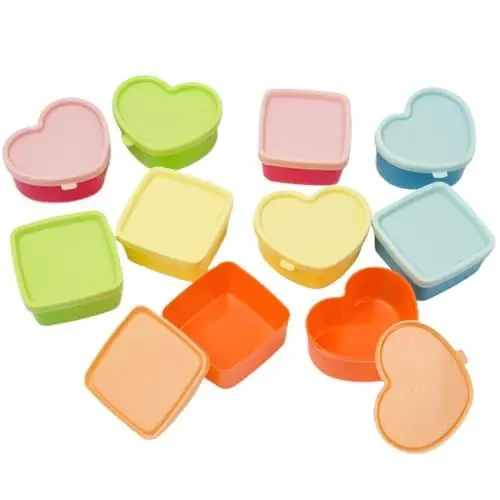 Produktbild: UTMACH 10 Stück Kleine Dosen mit Deckel Plastik Mini Frischhaltedosen mit Deckel Kleine Tupperdose mit Deckel Mini Camping Plastik Dosen Set für Soßen, Dips,Gewürze, (Quadratisch & Herz)