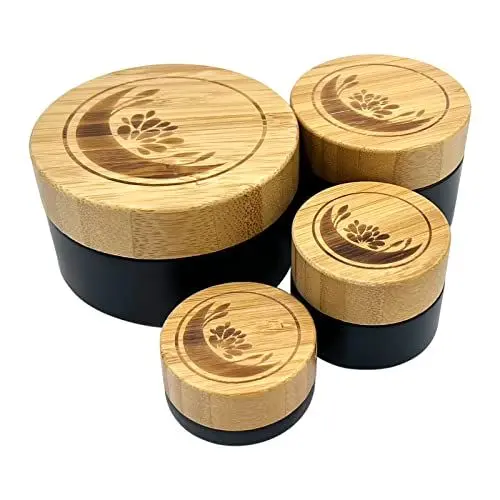 Produktbild: Wachsmann | Hochwertige Glastiegel mit Bambusdeckel | schwarz | Graviert | Für nachhaltige DIY-Naturkosmetik | Mit Geschenkverpackung | Reise Behälter für Salben & Lotionen | Set: 1 Tiegel pro Größe