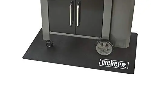 Produktbild: Weber Grillmatte - Klein (120 x 80cm), schützt Terasse/Balkon vor Fettspritzern oder tropfenden Flüssigkeiten, hitze- & witterungsbeständiges antibakteriellles Material, für alle Grills (17897)