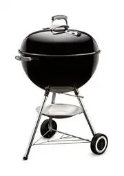 Produktbild: Weber Classic Kettle Holzkohlegrill, Ø 57cm Grillfäche, BBQ Grill mit porzellanemaillierten Deckel & Kessel, Deckelthermometer, Dreibein-Ständer & Räder, verchromter Grillrost - Schwarz (1341504)
