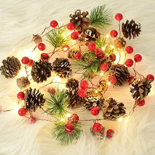 Produktbild: Xndryan Weihnachtsgirlande mit Lichtern, 2M 20 LEDs Weihnachten Tannenzapfen Lichterkette Beeren Girlande mit Lichtern Weihnachtsdekorationen Innen Außen, Tür Kamin Xmas Künstliche Girlande