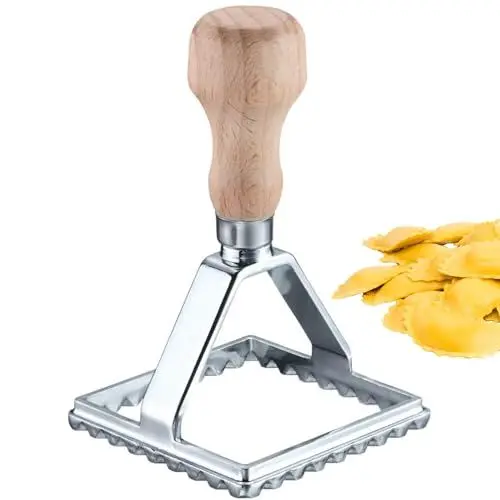 Produktbild: Westmark Ravioli-Ausstecher Giulia – Praktischer Quadrat-Ausstecher zum Ausstechen von selbstgemachten Nudeln und Gebäckteig, eckig, 70 x 70 mm – Zink, Buchenholz