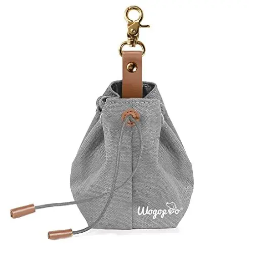 Produktbild: WOGOPRO Leckerlibeutel für Hunde, Canvas Hundefutterbeutel mit Clip Sch nalle und Spannseil, Futterbeutel für Hundetraining (Grau)