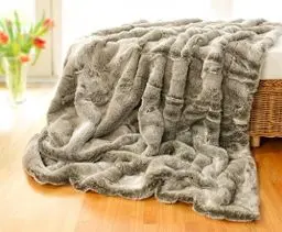 Produktbild: Wohnen & Accessoires GmbH & Co. KG Felldecke, Fellimitat 5 Größen, Webpelzdecke, Grauwolf mit grau-beigem Fell, Kuscheldecke, Tagesdecke, Fellkissen (170 x 220 cm)