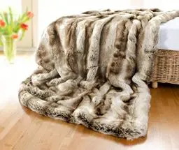 Produktbild: Wohnen & Accessoires GmbH & Co. KG Felldecke, Fellimitat in 5 Größen Webpelzdecke Wolf grau-braun als Kuscheldecke und Tagesdecke (150 x 200 cm)