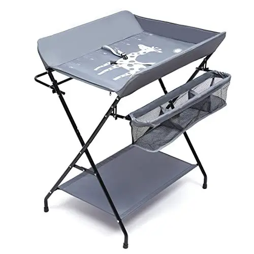 Produktbild: WOLEGM Baby Wickelkombi, Klappbare Wickelkommode, Mobiler Wickeltisch mit Sicherheitsgurt und Ablagefächern, Platzsparend & Stabil (Grau A)