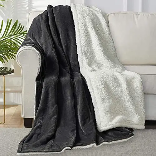 Produktbild: WOLTU Kuscheldecke Flauschig Sherpa Decke, Warme Fleecedecke Oeko-TEX Zertifiziert, Sofadecke XXL weiche Wohndecke für Couch und Sofa, 220x240 cm Anthrazit
