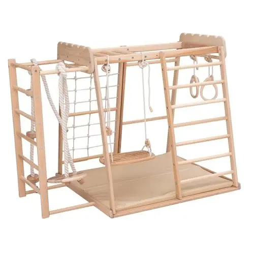 Produktbild: WoodandHearts Jungle Gym, Holzkletterer, Spielbereich: Schaukelrampe, Kletterseil, Klettergerüst, Turnringe, Kinderschaukeln, Spielmatte in blau-beigem (Zusätzliche Leiter, Seilzubehör und Matte)