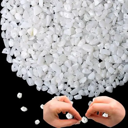 Produktbild: XIANNVXI 400pcs Weiße Jade Perlen zum Auffädeln Kristalle Perlen Naturstein Perlen für Armbänder Ketten Machen Crafting Unregelmäßige Edelsteine Gebohrt DIY Schmuck 5-8mm