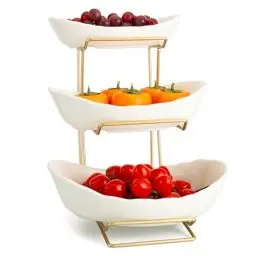 Produktbild: XUDREZ Weiß Gold Obstschale für Küche, 3 Tier Keramik Obstschale mit Metall Stand gestaffelt Obstkorb Obst Stand für Salat Snacks Brot Süßigkeiten Gemüse Lagerung (Weiß)