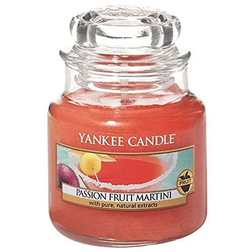 Produktbild: Yankee Candle Duftkerze | Passion Fruit Martini | Brenndauer bis zu 30 Stunden | Kleine Kerze im Glas