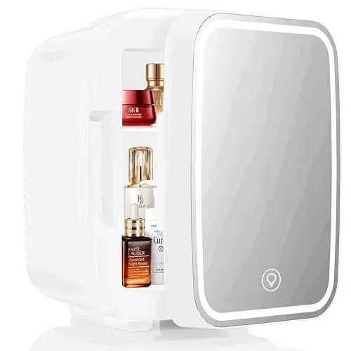 Produktbild: YASHE Mini-Kühlschrank für Schlafzimmer, Skincare mit LED-Spiegel, kleiner Kühlschrank, 4 l, tragbar, thermoelektrisch, Heizung & Kühler, 220 V AC/12 V DC, für Auto, Büro, Schlafsaal (weiß)