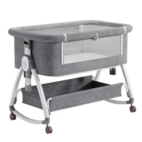 Produktbild: YAZOCO Beistellbett 3 in1 Babybetten Tragbar Babybett mit atmungsaktivem Netz und Laken, Verstellbarer Stubenwagen Beistellbett mit Aufbewahrungskorb (Niedrige Version grau)