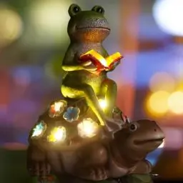 Produktbild: Yeomoo Solar Frosch Reiten Schildkröte Figuren Gartendeko für Draußen – mit Blumen LED Solarlampen für Außen Lustige Garten Deko Geschenke für Frauen/Mum/Männer Zimmer Feengarten Kinder Dekoration