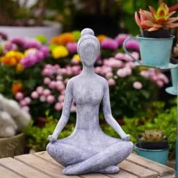 Produktbild: Yeomoo Yoga Frauen Figuren Zen Deko für Wohnzimmer: Meditation Fraue Figur Deko Innen Lustige Geschenke für Frauen/Freundin/Mutter Geburtstagsgeschenk Spirituelle Deko Schreibtisch Zubehör Grau 29CM
