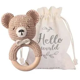 Produktbild: Youuys Babyrassel Gehäkelte Holz Häkeln Tiere Greifling Baby Holz Rassel Baby mit Sound Handmade Rassel für Neugeborenes Baby Geschenk Junge und Mädchen Geschenk zur Geburt (Kleiner Bär)