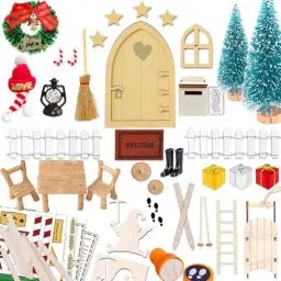 Produktbild: YUNSTK Wichteltür Zubehör Weihnachten Set, Wichtel Tür Nissedor mit Holzleiter Schlitten Wichtelschablone Wichteltür Baustelle Weihnachtsbaum Kranz Teppich Zaun Postfach, Miniatur Elfentür Feentür