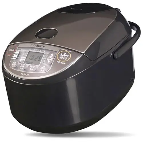 Produktbild: ZOJIRUSHI Premium Reiskocher NL-GAQ18 – 1,8 Liter (10 cups) – mit Warmhaltefunktion – inkl. Messbecher, Reislöffel und Dämpfeinsatz - Mit europäischem Netzkabel
