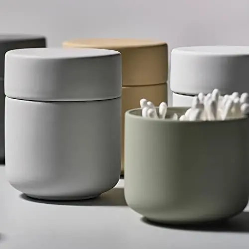 Produktbild: Zone Denmark Ume Keramikdose mit Deckel fürs Bad, Deko Badezimmer, Badezimmer Organizer, Hübsche Dose für Aufbewahrung, aus Keramik, Durchm. 8,3 cm, Höhe 10,3 cm, Warm Sand (Beige)